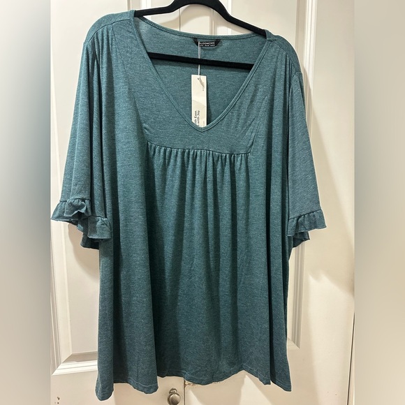 BloomChic Plus Size Solid Gathered Ruffle Trim Flounce Sleeve T-shirt - Picture 3 of 5